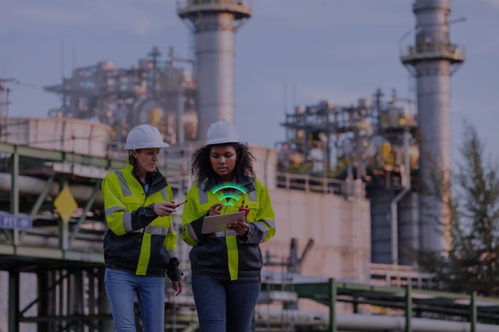Connected workers using Fixed Wireless Access on construction site