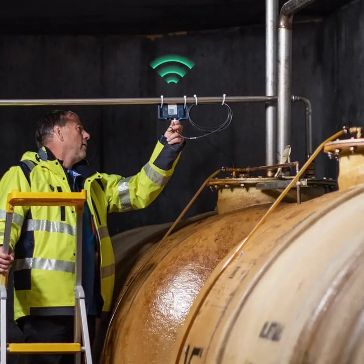 Soolo engineer installing a Soolo Master IoT device connected to industrial sensors using Com4 NB-IoT and LTE-M connectivity for real-time remote monitoring and tank data collection.