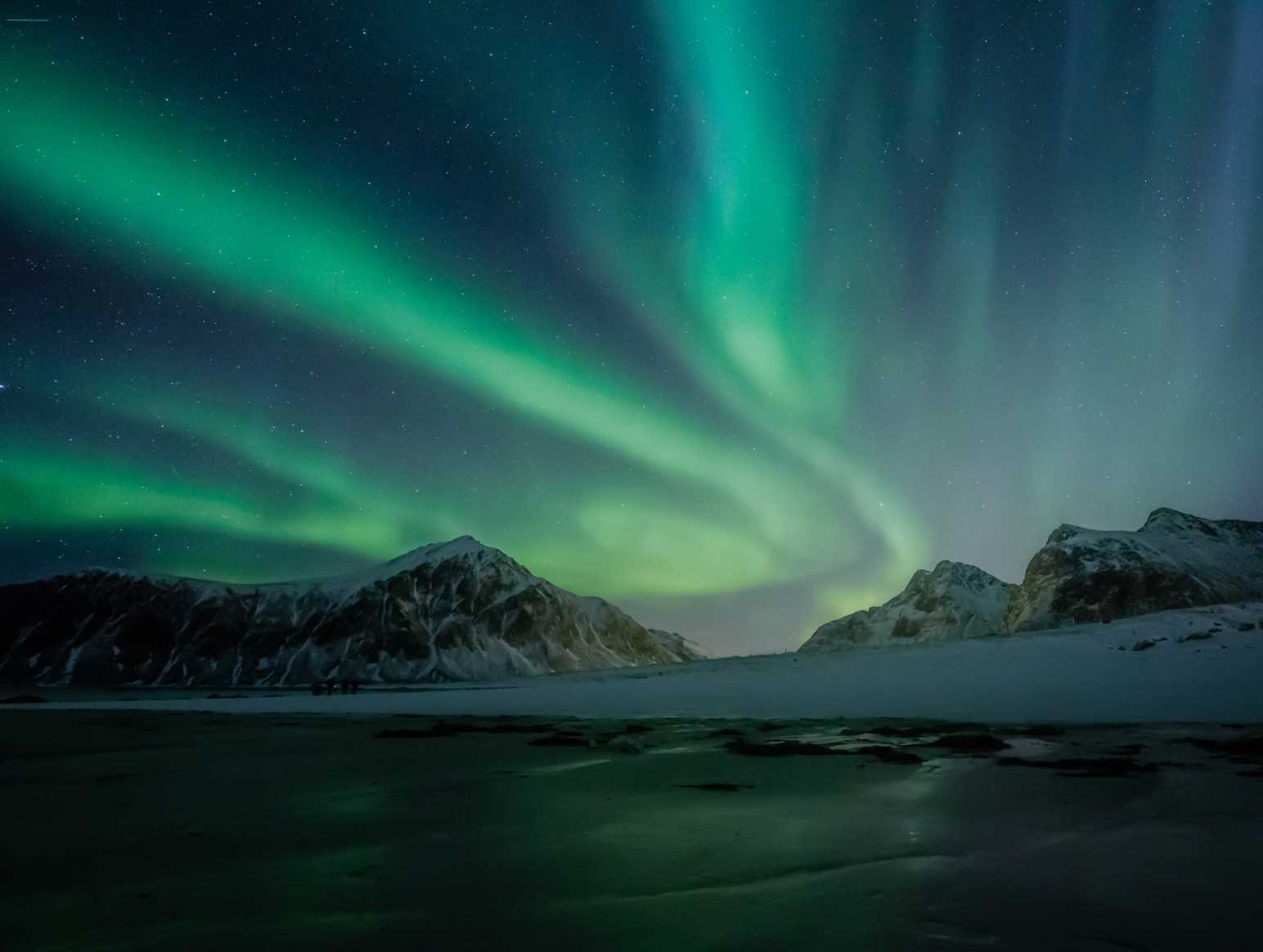 Northern light with mountain