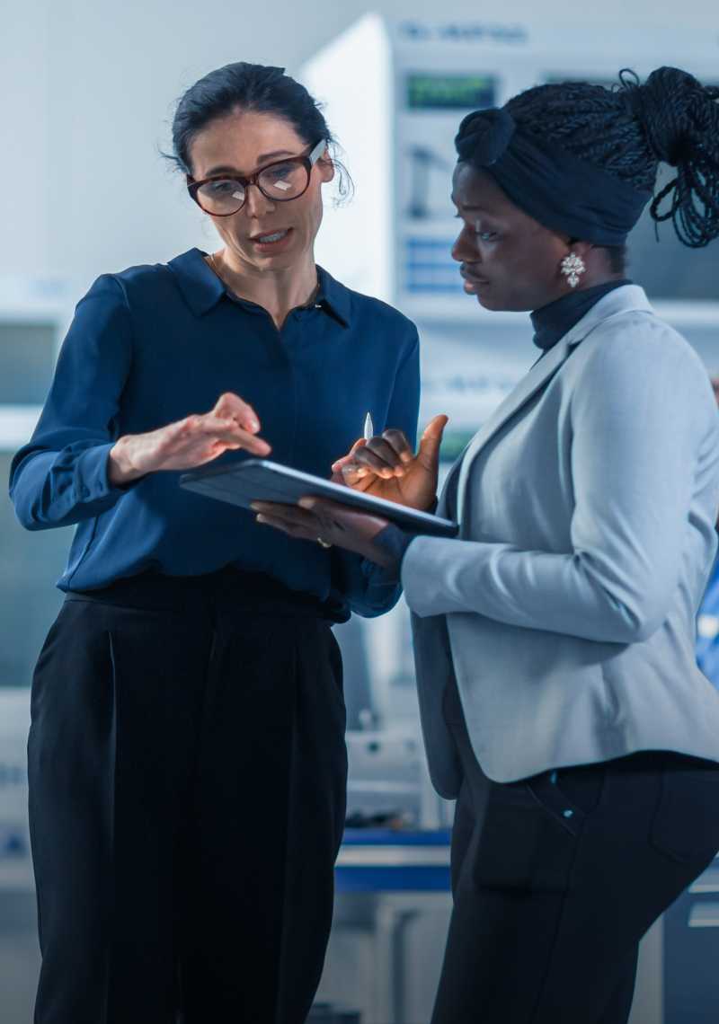 Two-woman-with-ipad-1