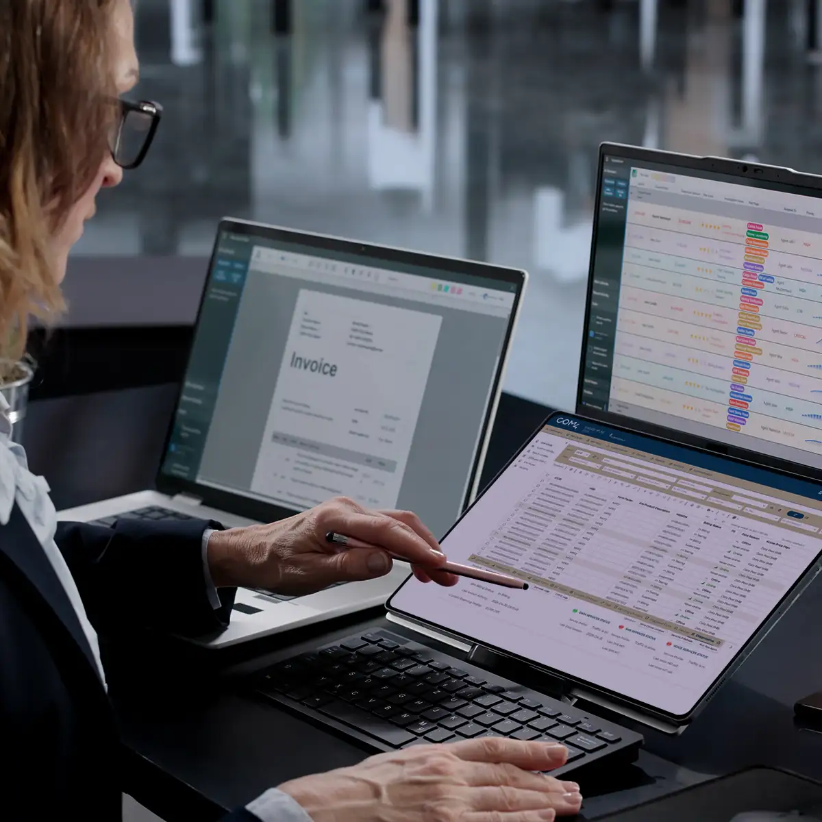 IoT billing solution by Com4 illustrating simplified cost management, usage control, and scalable billing for connected devices across global deployments.